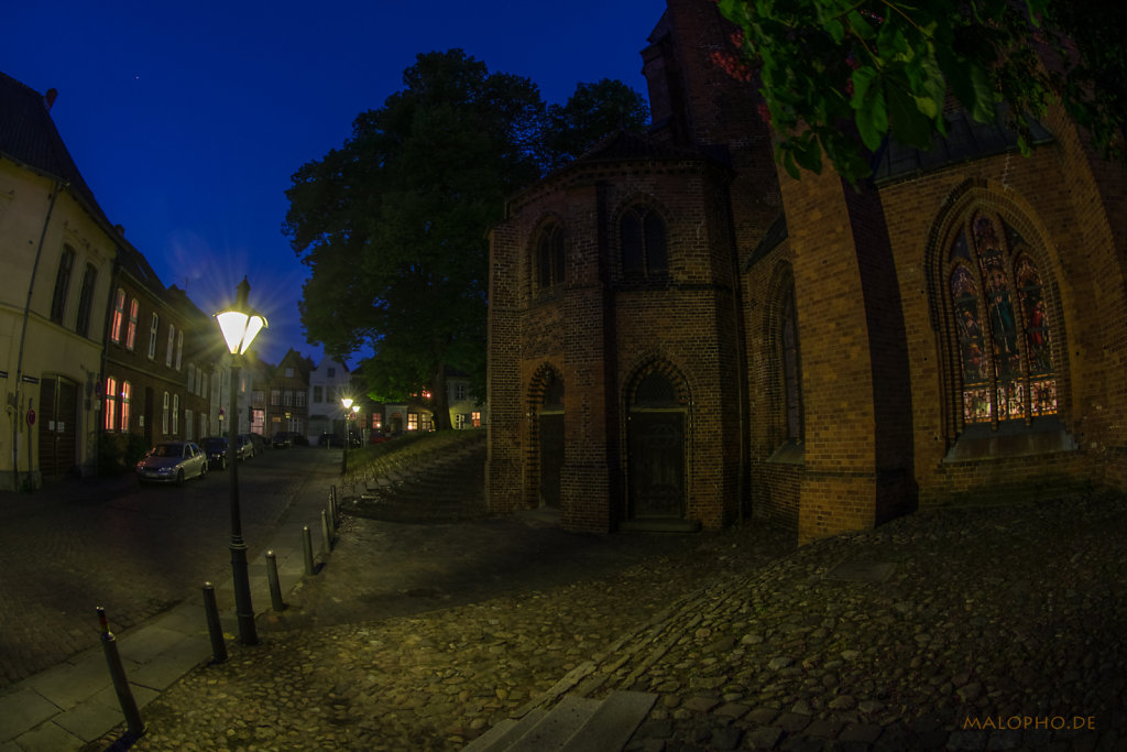 Kirchvorplatz