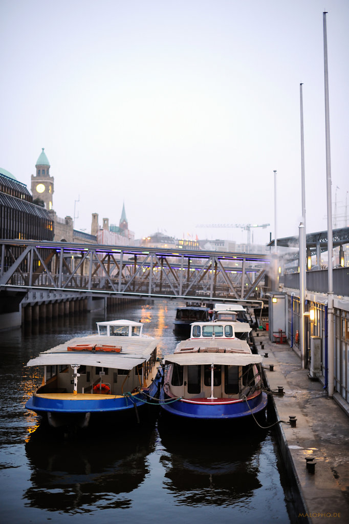 Hafenrundfahrten warten