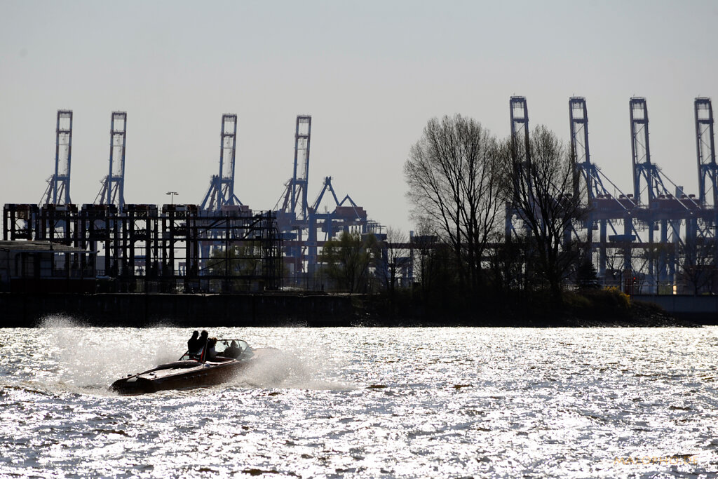 Boot im Gegenlicht
