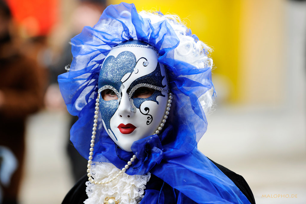 Herzmaske mit Perlen