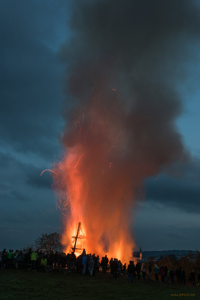 Hohe Flammen