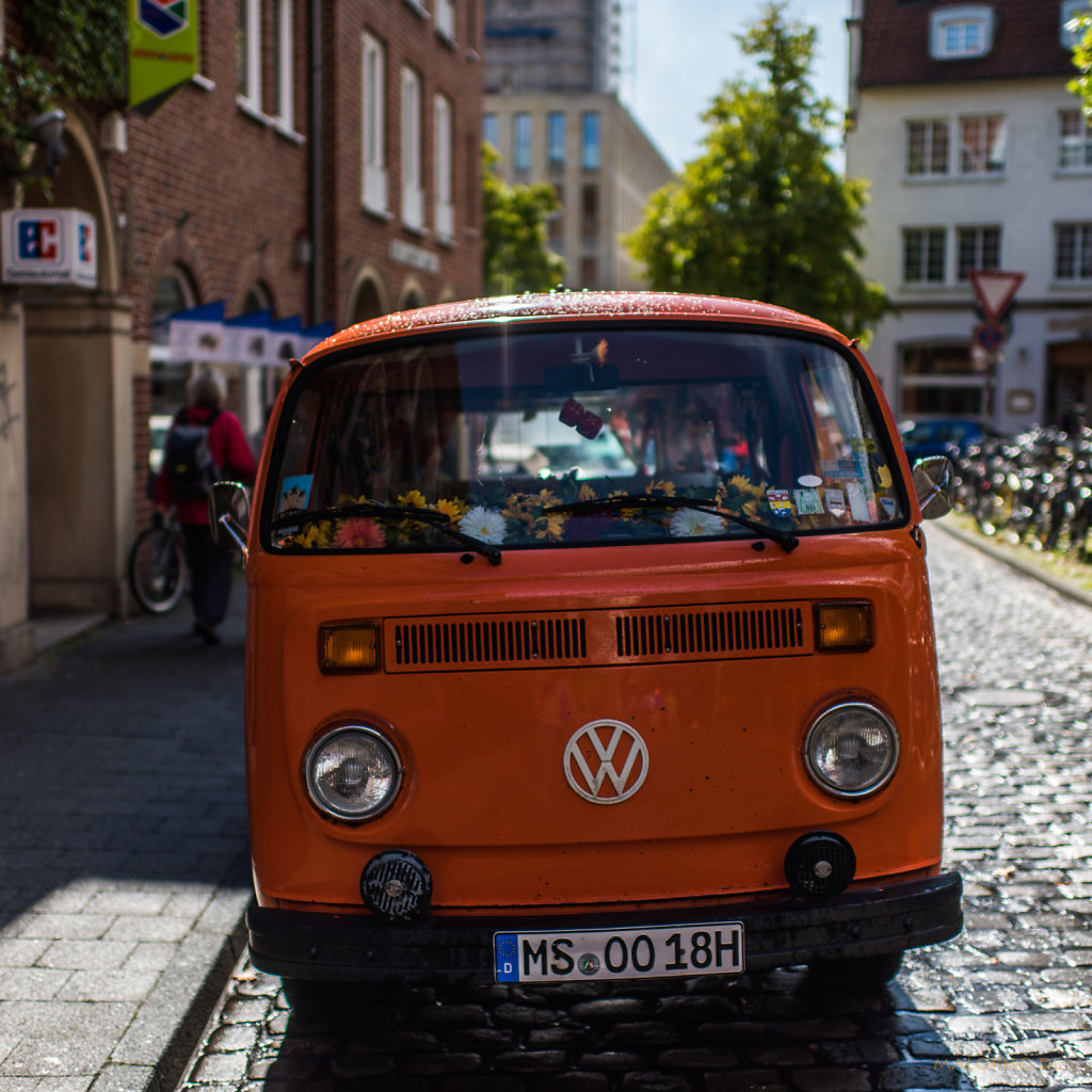 Bus Orange